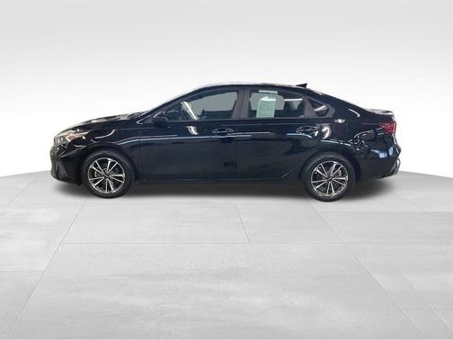 Aurora Black Pearl 2023 Kia Forte LXS