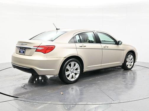 2013 Chrysler 200 LX