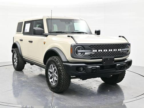 Desert Sand 2025 Ford Bronco Badlands