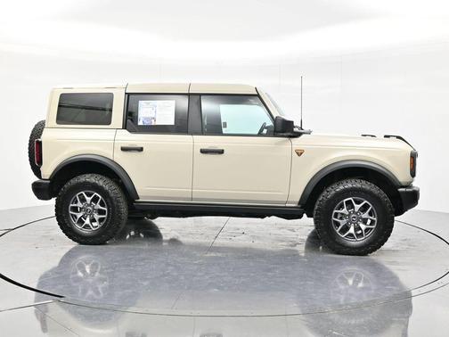 Desert Sand 2025 Ford Bronco Badlands
