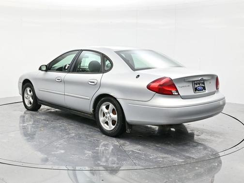2002 Ford Taurus SE