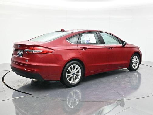 Ruby Red Metallic 2019 Ford Fusion SE