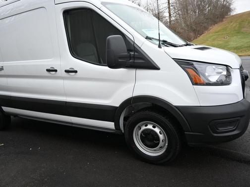 2026 Ford Transit-250 148 WB Medium Roof Cargo