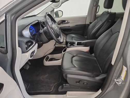 2021 Chrysler Pacifica Touring-L