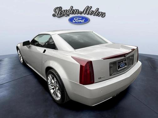 2005 Cadillac XLR Base