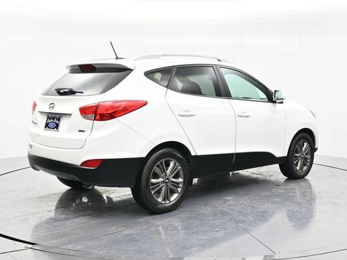 Winter White 2015 Hyundai TUCSON SE