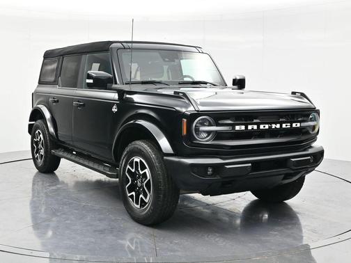 Shadow Black 2023 Ford Bronco Outer Banks
