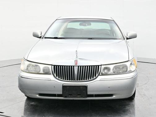 2002 Lincoln Town Car Signature