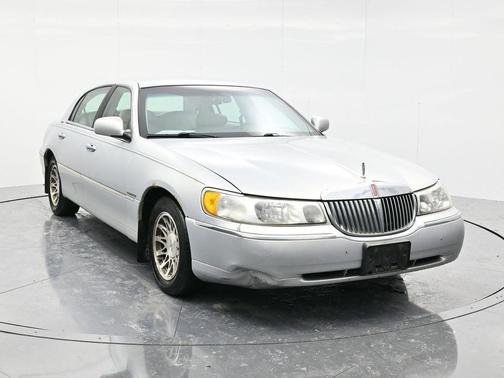 2002 Lincoln Town Car Signature