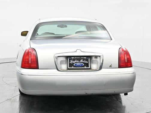 2002 Lincoln Town Car Signature
