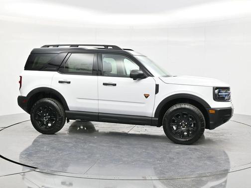 Oxford White 2026 Ford Bronco Sport Badlands