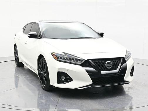2022 Nissan Maxima SR