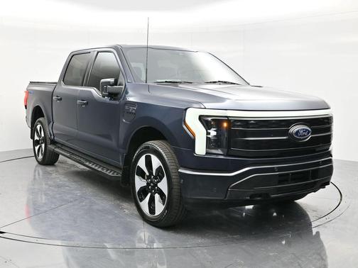 2022 Ford F-150 Lightning Platinum