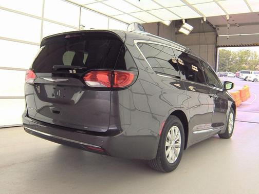 2019 Chrysler Pacifica Touring-L