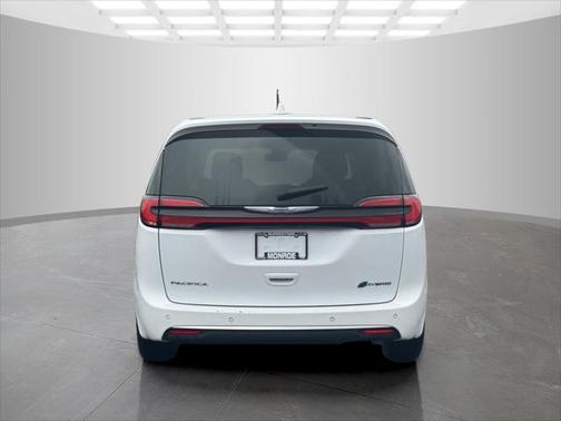 2022 Chrysler Pacifica Hybrid Touring L