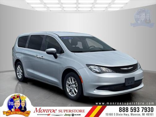 2023 Chrysler Voyager LX