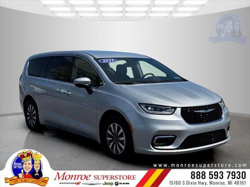 2023 Chrysler Pacifica Hybrid Touring L