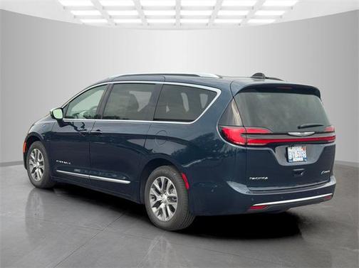 2025 Chrysler Pacifica L