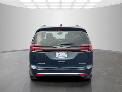 2025 Chrysler Pacifica L