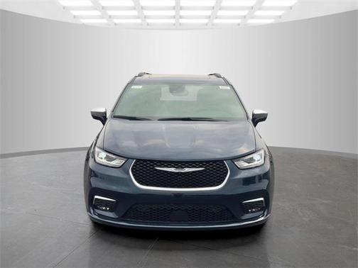 2025 Chrysler Pacifica L