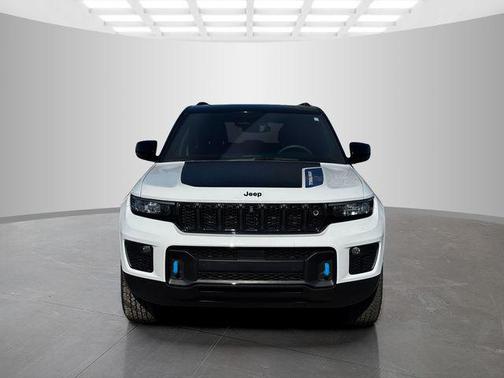 Diamond Black Crystal Pearlcoat 2023 Jeep Grand Cherokee 4xe Trailhawk