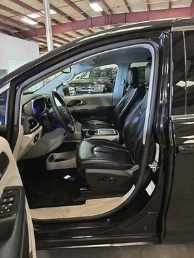2023 Chrysler Pacifica Hybrid Touring L