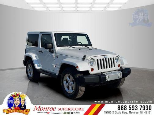 Bright White Clearcoat 2013 Jeep Wrangler Sahara
