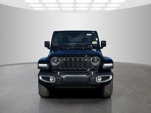 Black Clearcoat 2026 Jeep Gladiator 85th Anniversary Edition