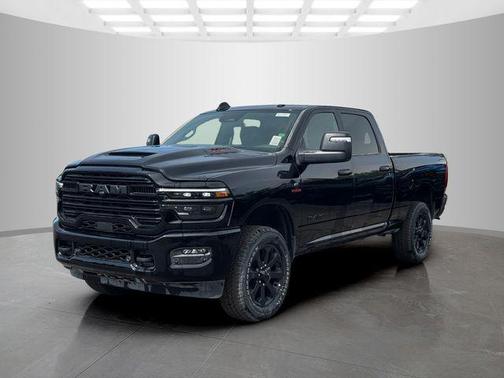 Diamond Black Crystal Pearlcoat 2026 RAM 3500 Laramie Crew Cab 4x4 6'4' Box