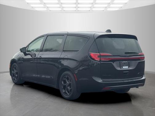 2022 Chrysler Pacifica Hybrid Touring L