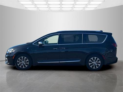 2023 Chrysler Pacifica L