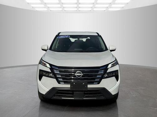 White Pearl 2024 Nissan Rogue SV