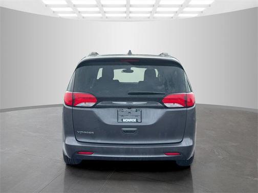 2020 Chrysler Voyager LXI