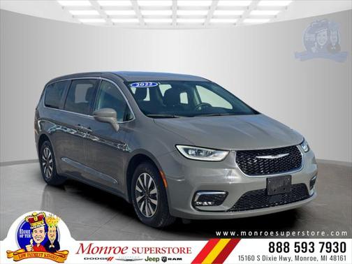 2022 Chrysler Pacifica Hybrid Touring L