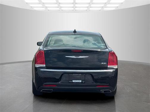 2017 Chrysler 300 Limited
