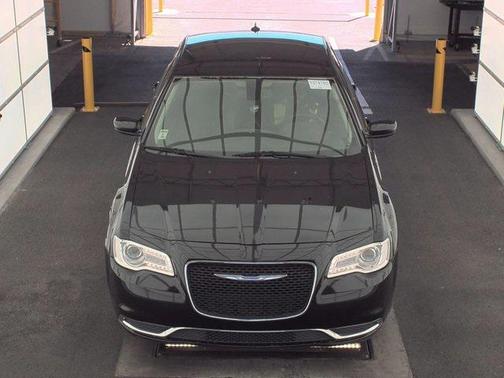 2017 Chrysler 300 Limited