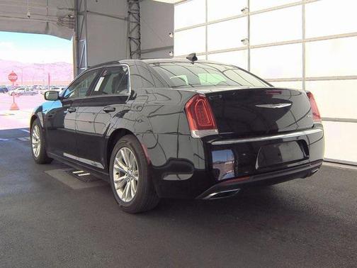 2017 Chrysler 300 Limited