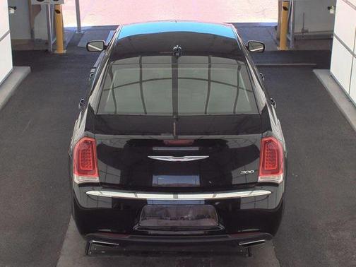 2017 Chrysler 300 Limited