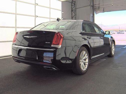 2017 Chrysler 300 Limited