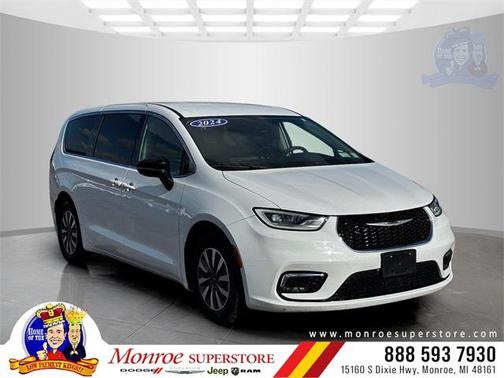 2024 Chrysler Pacifica Hybrid Select