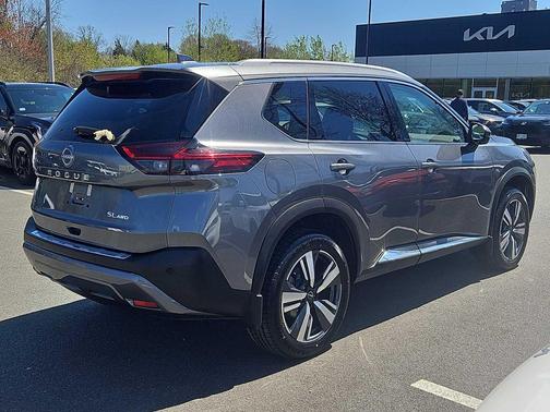 Gun Metallic 2022 Nissan Rogue SL