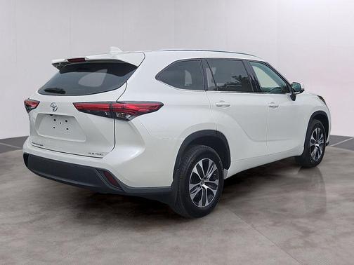 Blizzard Pearl 2021 Toyota Highlander XLE