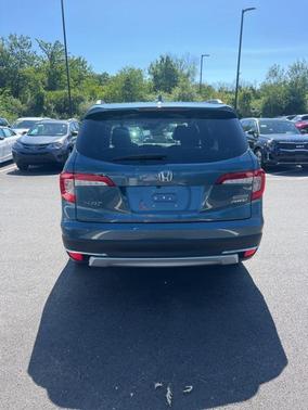 2021 Honda Pilot Touring 8-Passenger