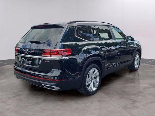 Racing Green Metallic 2021 Volkswagen Atlas 3.6L SE w/Technology