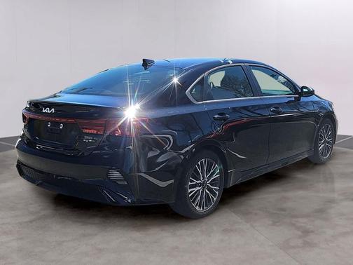 Aurora Black 2023 Kia Forte GT-Line