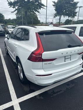 2022 Volvo XC60 B5 Momentum