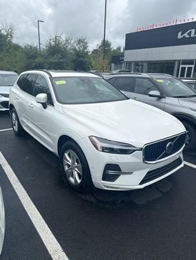 2022 Volvo XC60 B5 Momentum