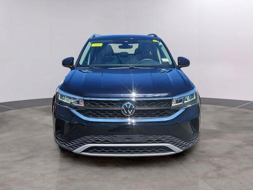 Deep Black Pearl 2023 Volkswagen Taos 1.5T SE