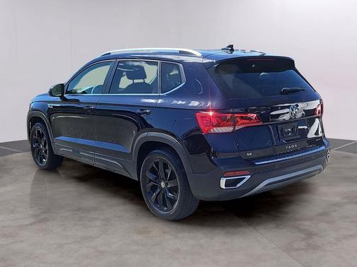 Deep Black Pearl 2023 Volkswagen Taos 1.5T SE