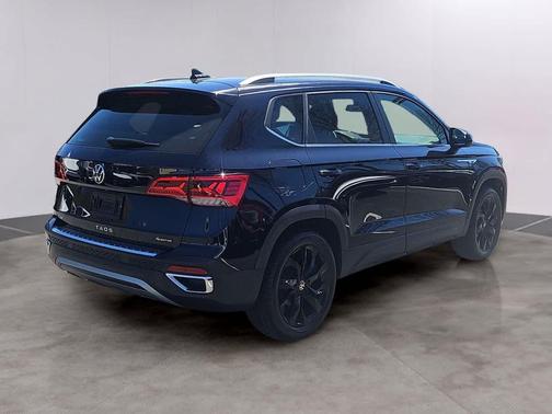Deep Black Pearl 2023 Volkswagen Taos 1.5T SE